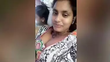 desi girl clevage show while chatting