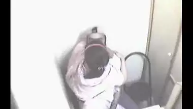 Noida teen lovers get naughty in cyber cafe!