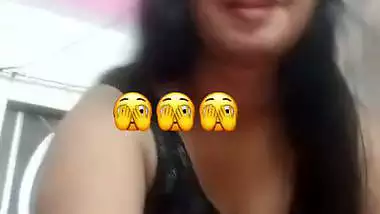 Bengali girl striptease dancing and nude pussy rubbing