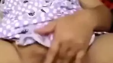 Indian girl masturbation MMS with a big cucumber