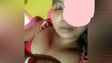 Indian babe is proud of XXX boobs so she exposes them and licks nipple