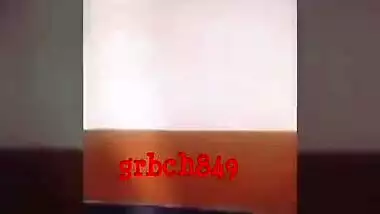 1150 Indian aunty in saree hiking using carrot