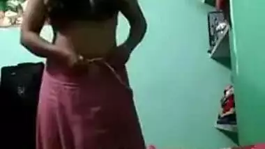Desi Bhabhi Deepika Strip Selfie