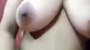 Viral tanker Bengali MILF fingering on video call