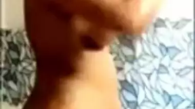 XXX-shaped body of Indian woman looks amazing on camera after shower