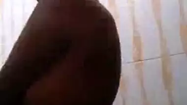 Swathi Naidu Hot Telugu Babe Taking Shower - DesiPapa.com