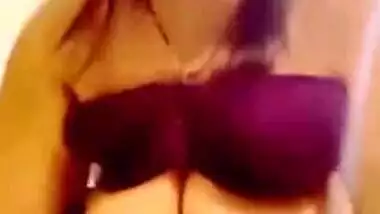 Naughty Desi babe’s boobs show with hot expressions XXX