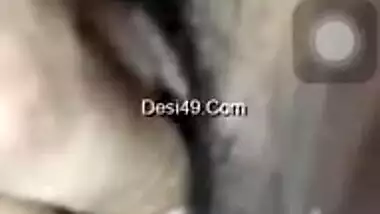 Amateur XXX video of Indian who slowly stimulates her hairy clitoris