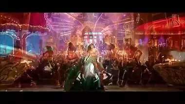 Deepika Padukone Sexy Dance Moves