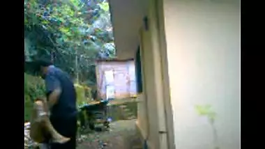 Hindi outdoor mms of Kerala wife with horny neighbor