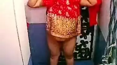 Desi bbw ayesha bathing porn